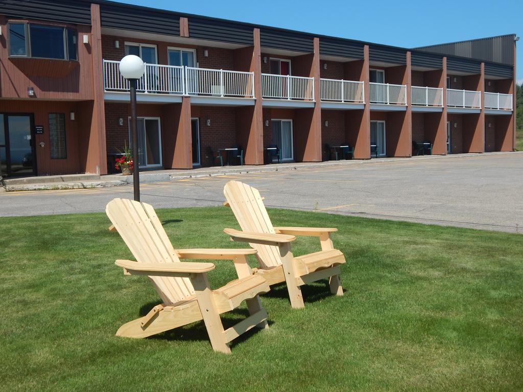 Complexe Hotelier Pelchat Les Escoumins Exterior foto